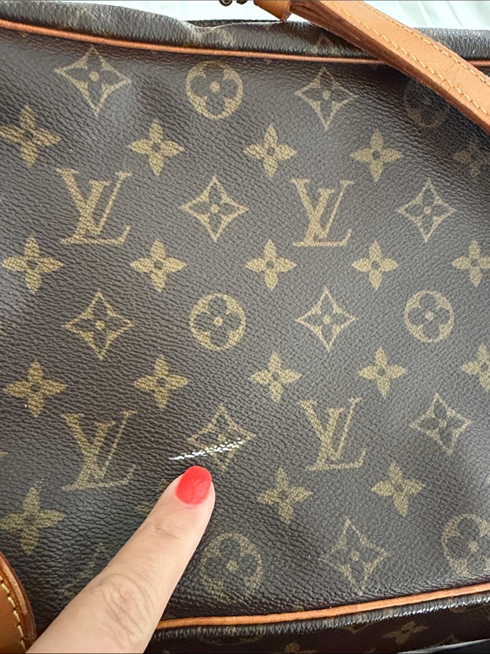Louis Vuitton Monogram Canvas Messenger Bag with Tan Leather Trim - Picture 3 of 8